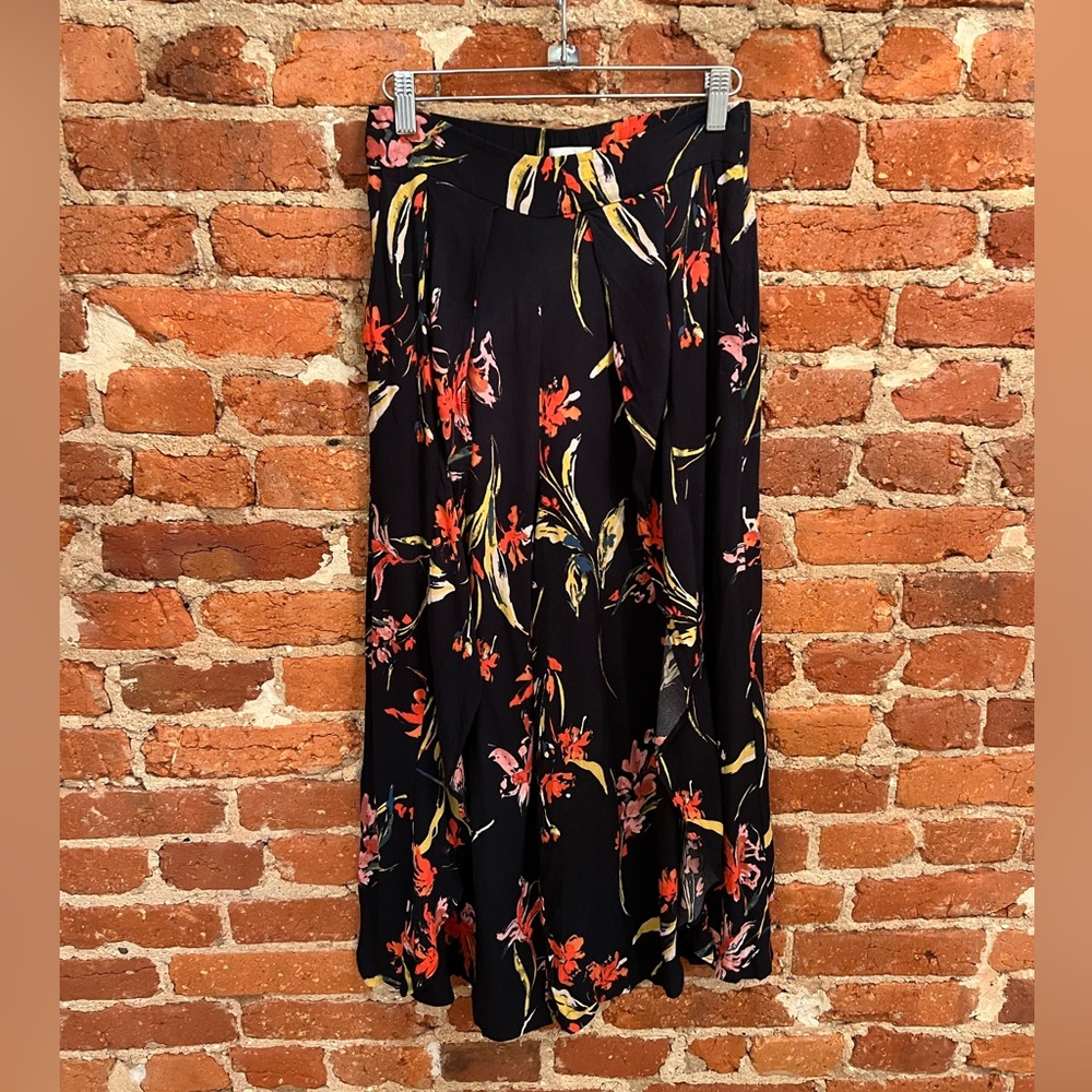 Floral Navy Flowy Capri Pants